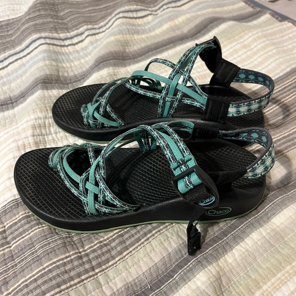 Chaco Women's Strappy Sandals in Green and Black. Size 9 - Picture 3 of 5